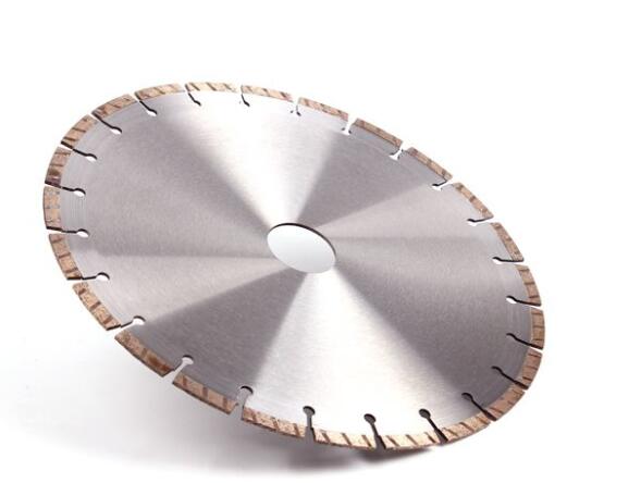 Requirements for using a saw blade